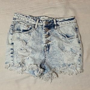 Trendy light wash jean shorts